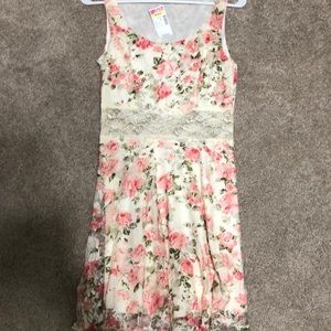 Juniors/women’s medium floral dress
